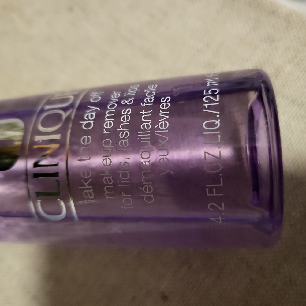 Clinique Take the Day Off make up remover - Picture 2 of 2